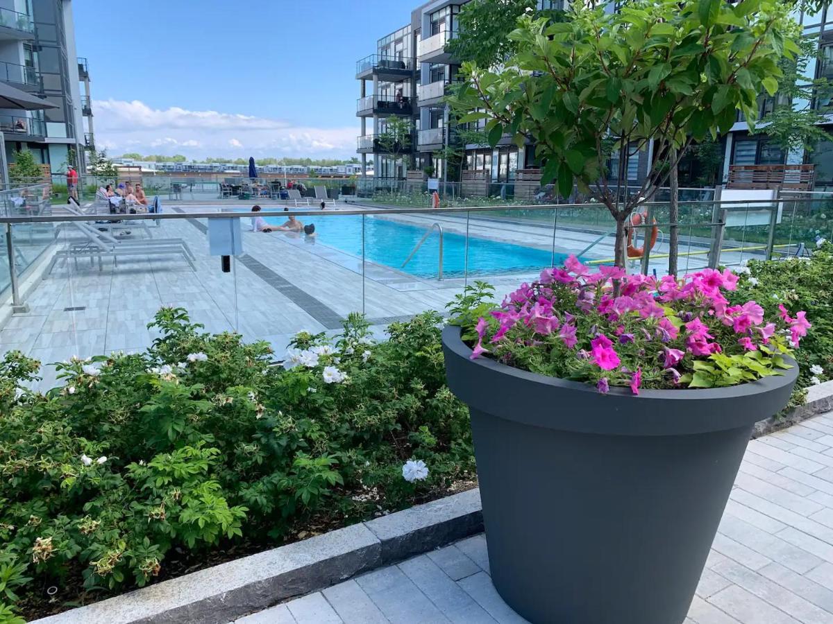 Pet Friendly Condos At Friday Harbour Innisfil Zewnętrze zdjęcie