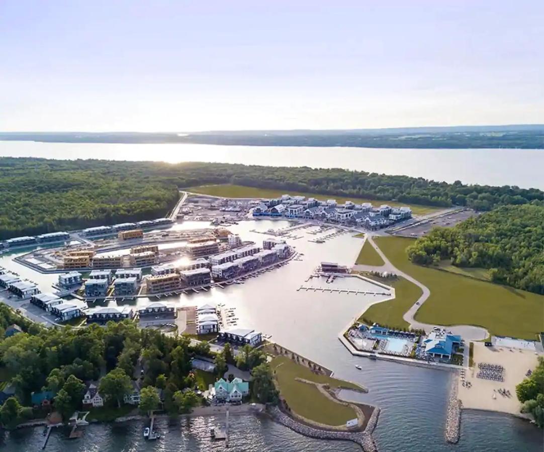 Pet Friendly Condos At Friday Harbour Innisfil Zewnętrze zdjęcie