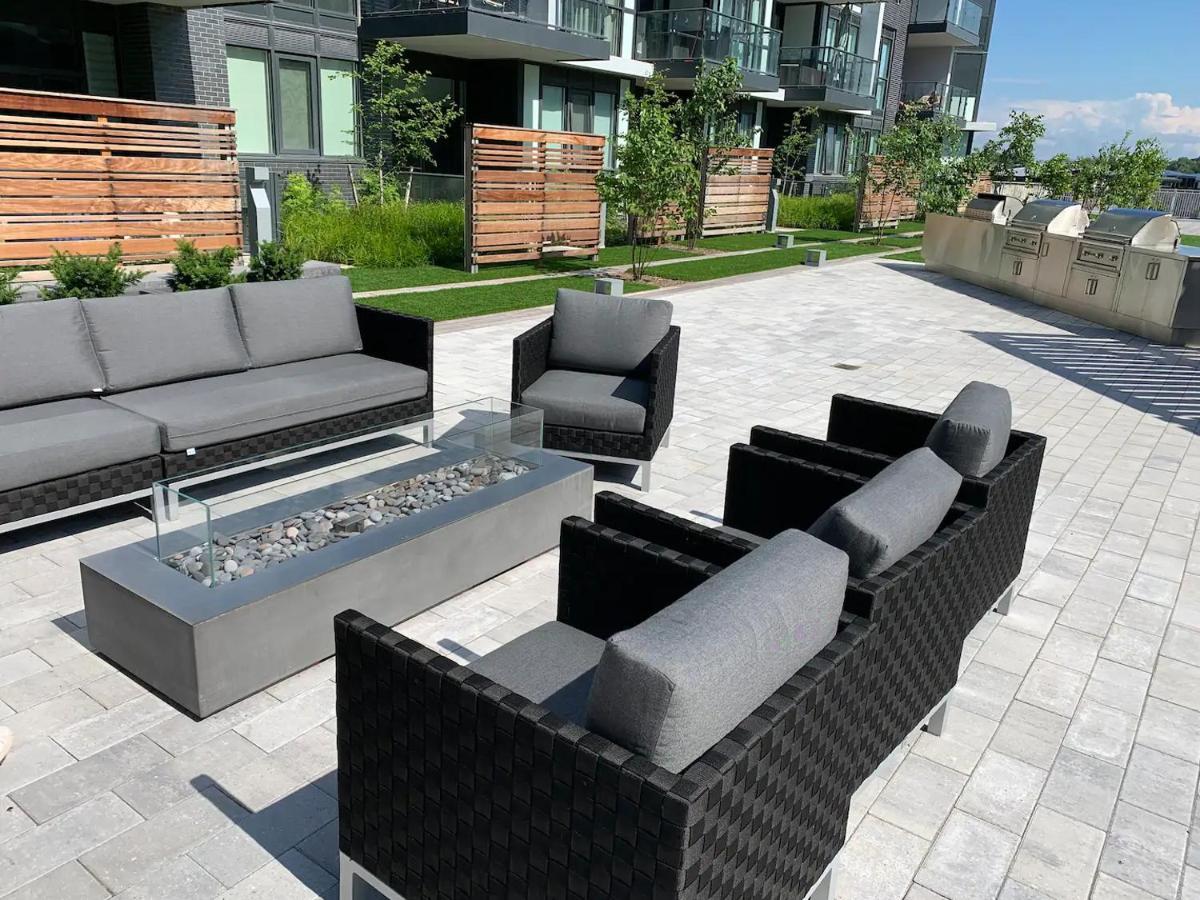 Pet Friendly Condos At Friday Harbour Innisfil Zewnętrze zdjęcie