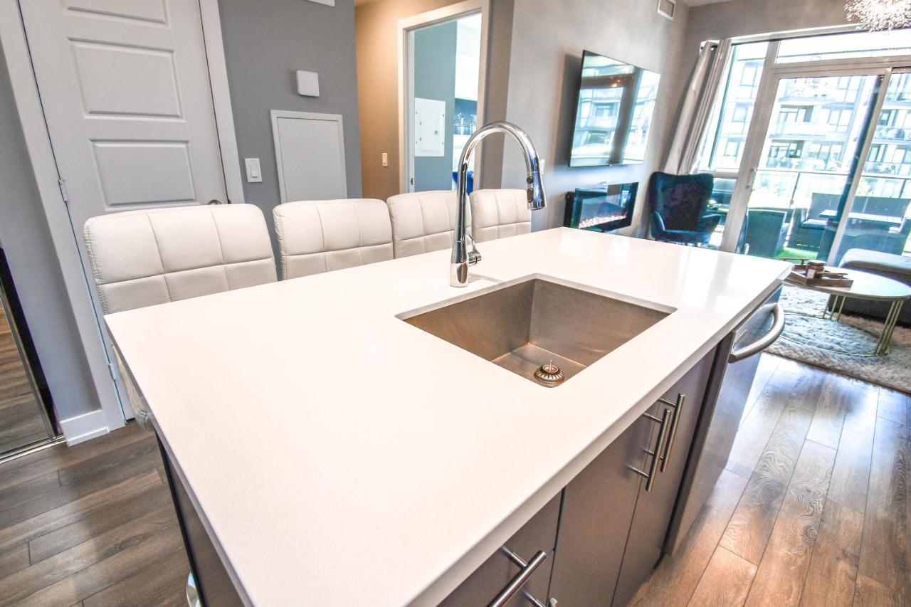 Pet Friendly Condos At Friday Harbour Innisfil Zewnętrze zdjęcie