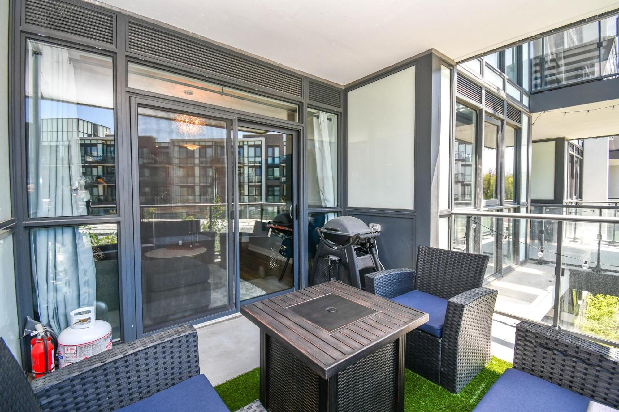 Pet Friendly Condos At Friday Harbour Innisfil Zewnętrze zdjęcie