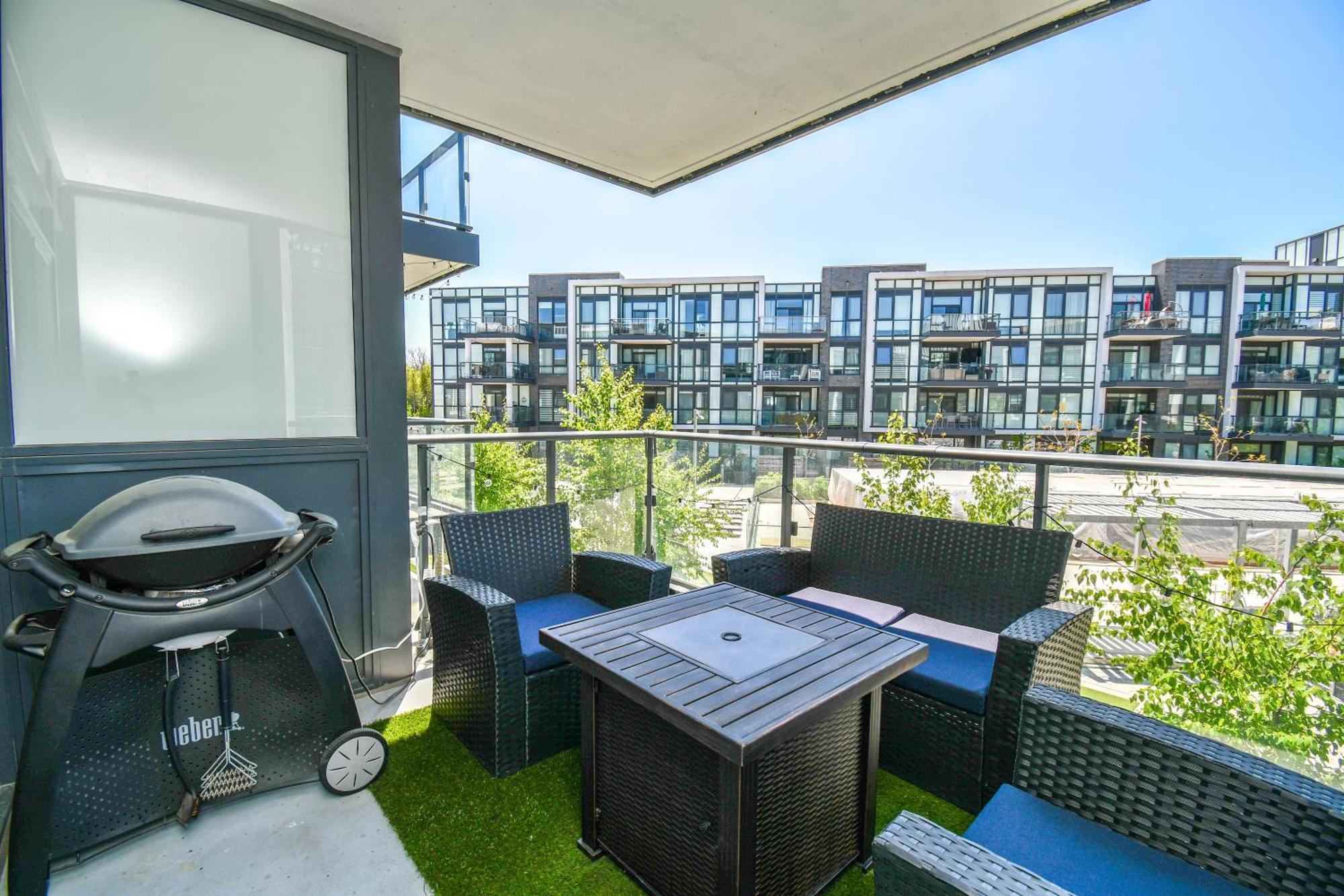 Pet Friendly Condos At Friday Harbour Innisfil Zewnętrze zdjęcie